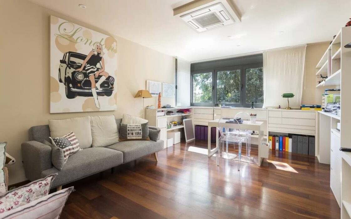 Вілла з терасою в Барселоні, район Саррія-Сант Жервасі