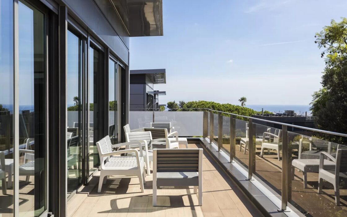 Вілла з терасою в Барселоні, район Саррія-Сант Жервасі