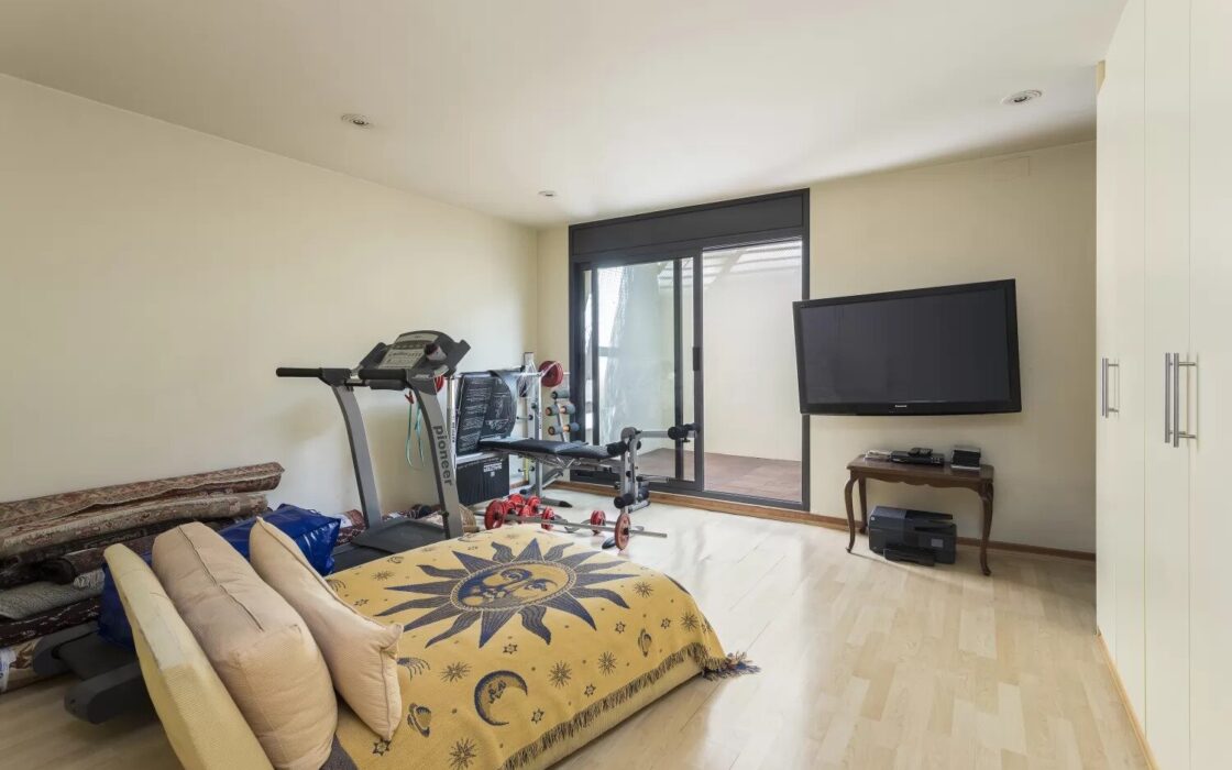 Вілла з терасою в Барселоні, район Саррія-Сант Жервасі