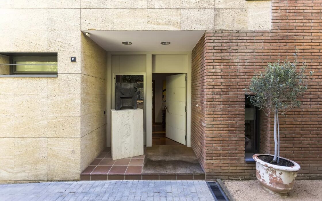 Вілла з терасою в Барселоні, район Саррія-Сант Жервасі