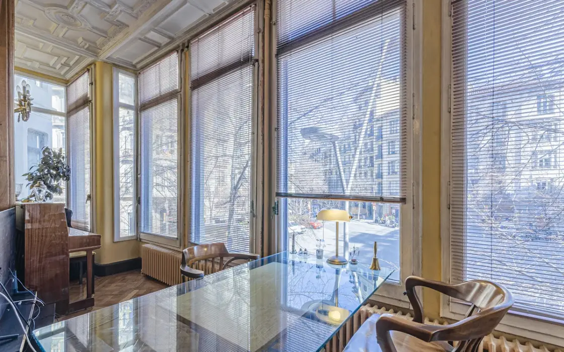 Квартира в Ешампле Дрета, Барселона, 3 спальні, стиль модернізм