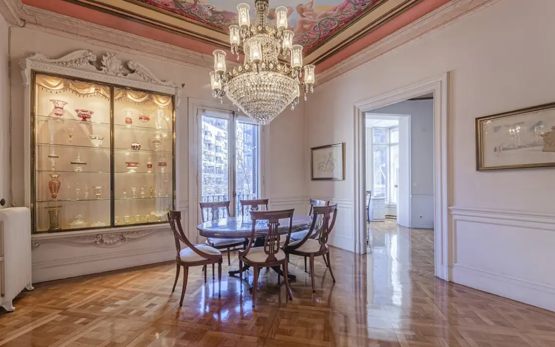 Квартира в Ешампле Дрета, Барселона, 3 спальні, стиль модернізм