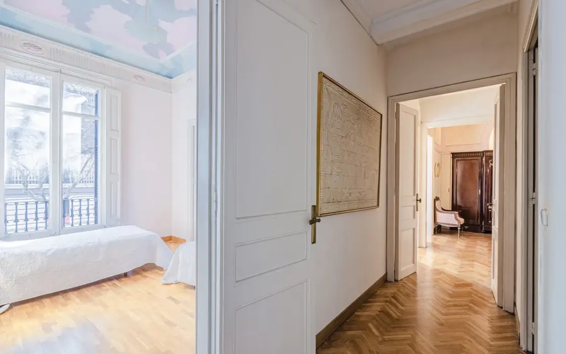 Квартира в Ешампле Дрета, Барселона, 3 спальні, стиль модернізм