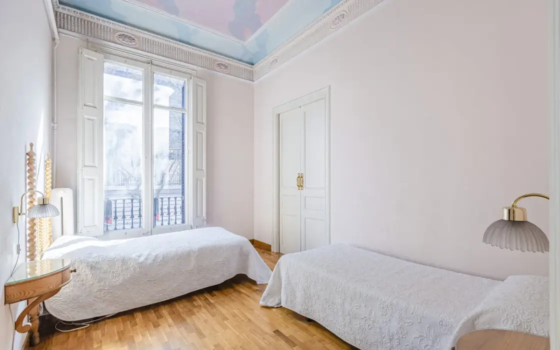 Квартира в Ешампле Дрета, Барселона, 3 спальні, стиль модернізм