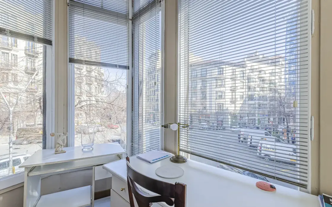 Квартира в Ешампле Дрета, Барселона, 3 спальні, стиль модернізм