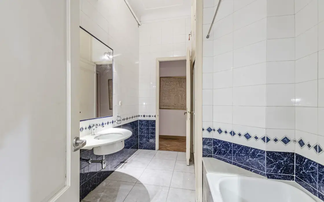 Квартира в Ешампле Дрета, Барселона, 3 спальні, стиль модернізм