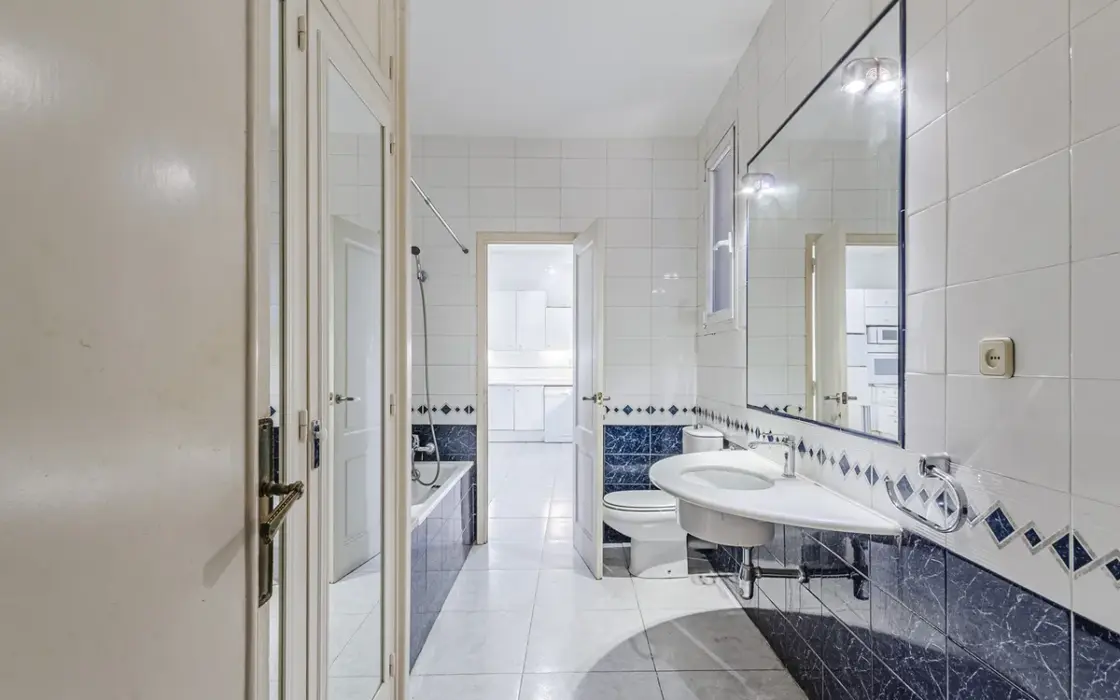 Квартира в Ешампле Дрета, Барселона, 3 спальні, стиль модернізм