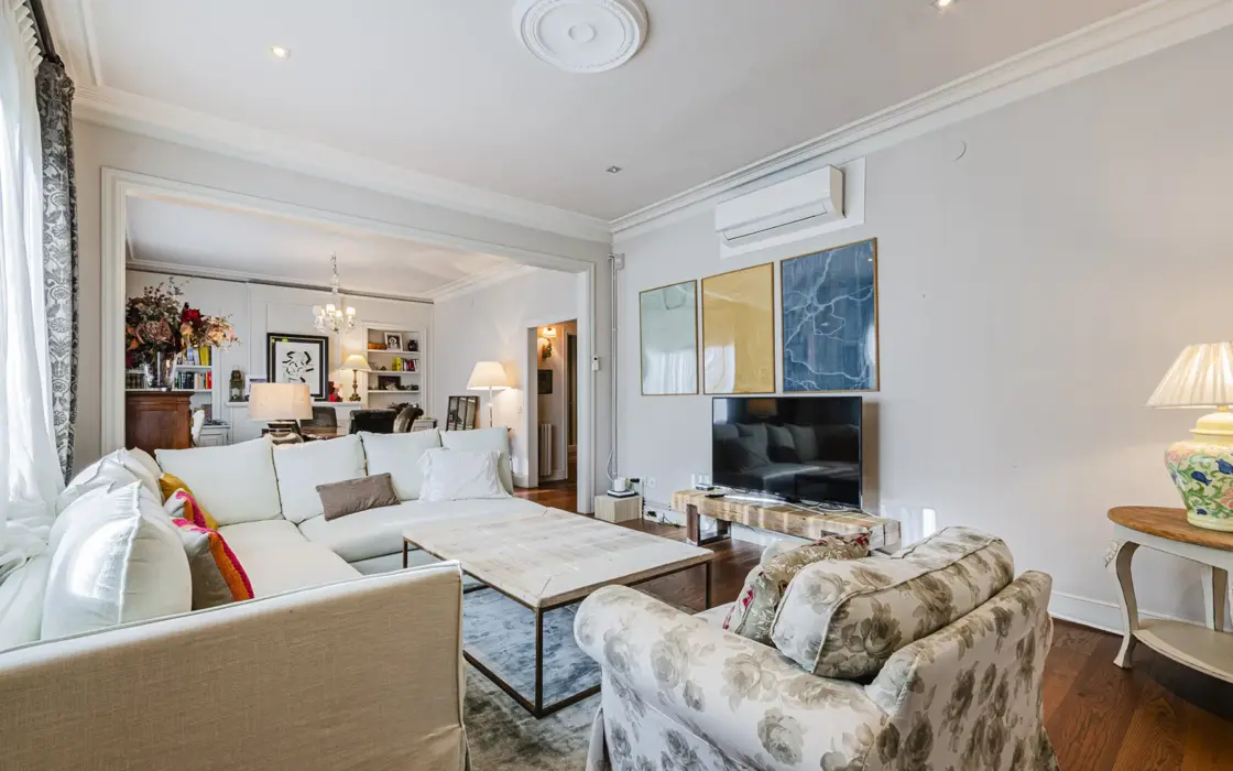 Просторная квартира в Барселоне 226 кв.м с террасой