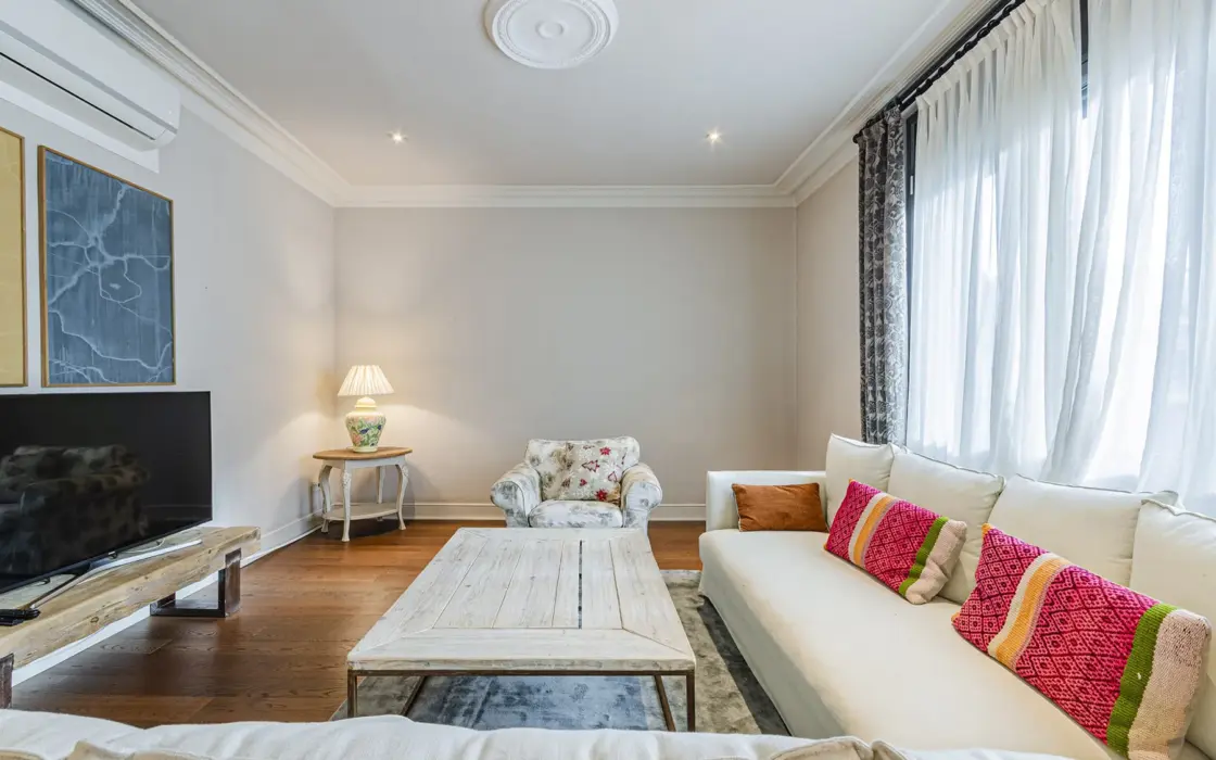 Просторная квартира в Барселоне 226 кв.м с террасой