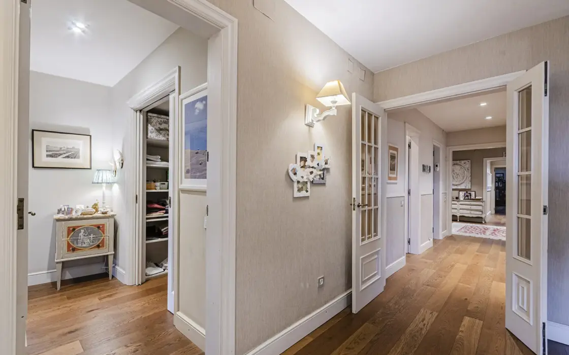 Просторная квартира в Барселоне 226 кв.м с террасой