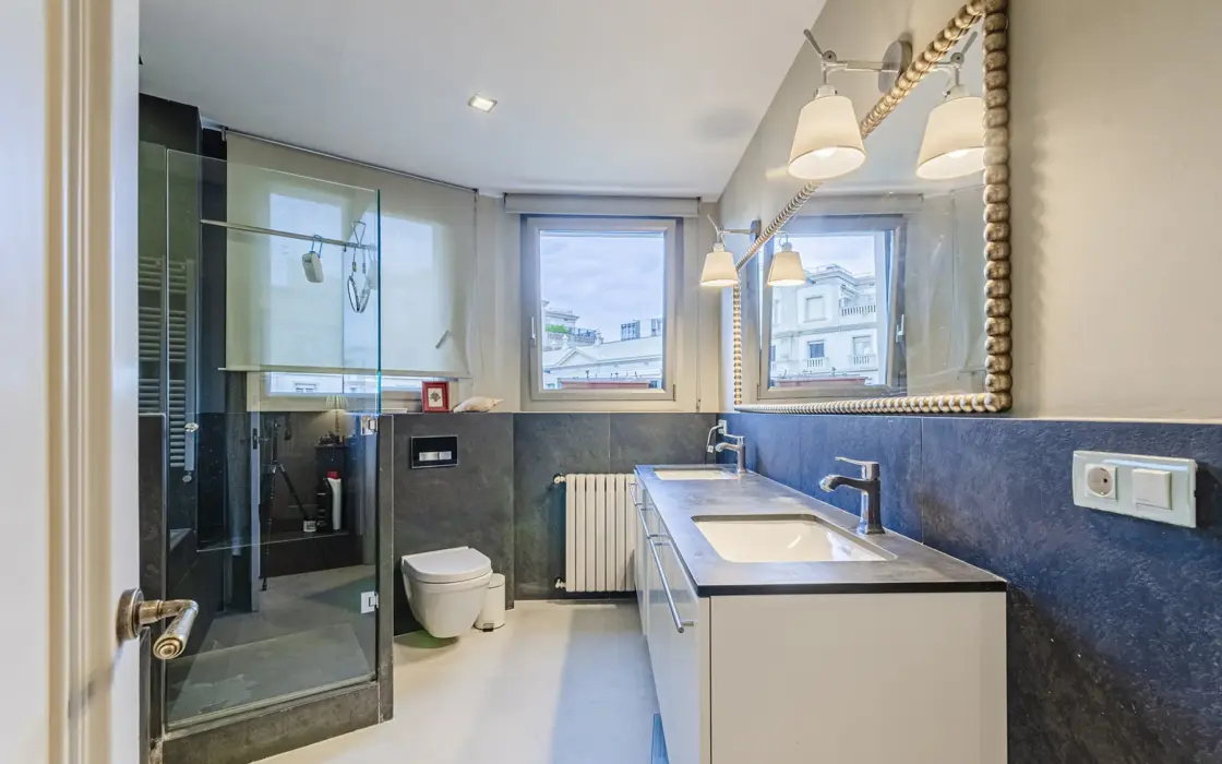 Просторная квартира в Барселоне 226 кв.м с террасой