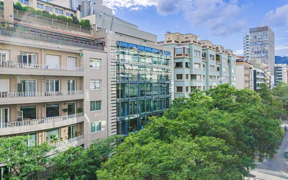 Просторная квартира в Барселоне 226 кв.м с террасой