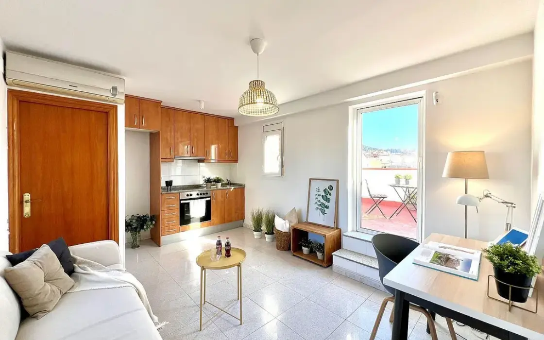 Пентхаус с террасой и видом на море в Барселоне 52 кв.м