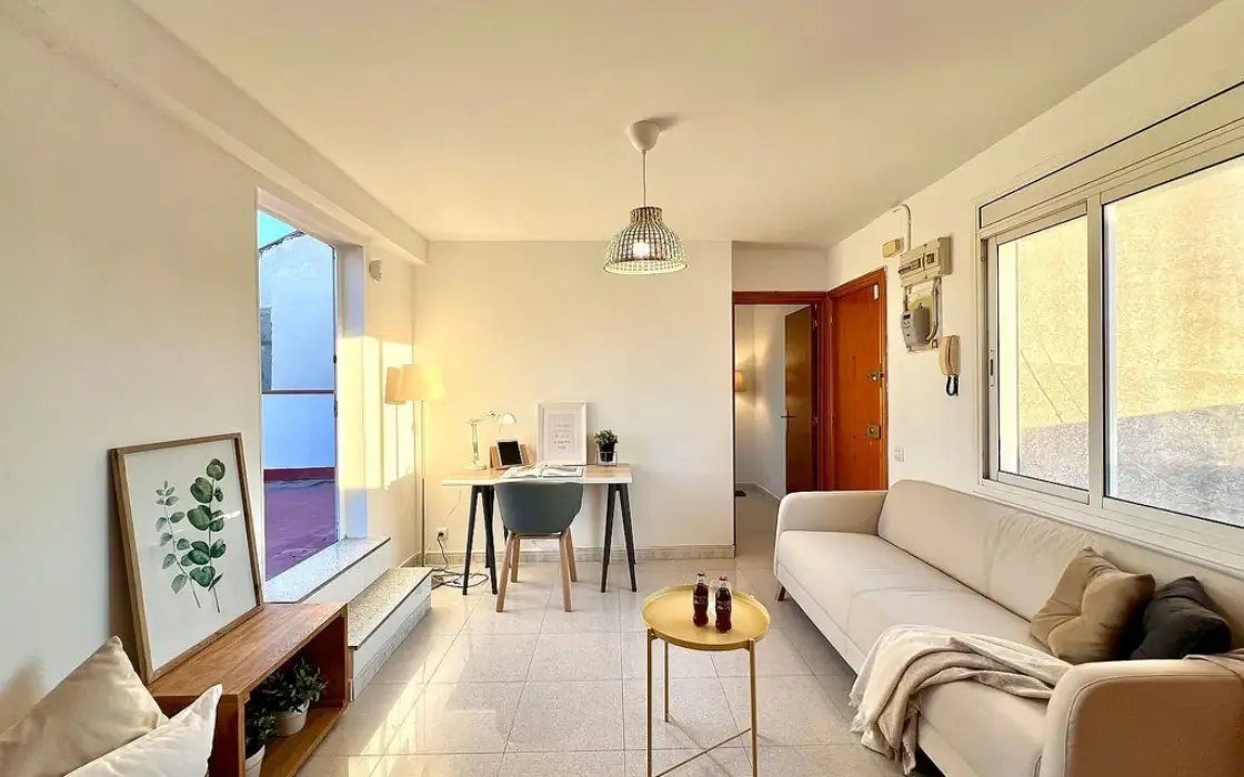 Пентхаус с террасой и видом на море в Барселоне 52 кв.м