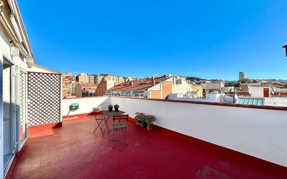 Пентхаус с террасой и видом на море в Барселоне 52 кв.м