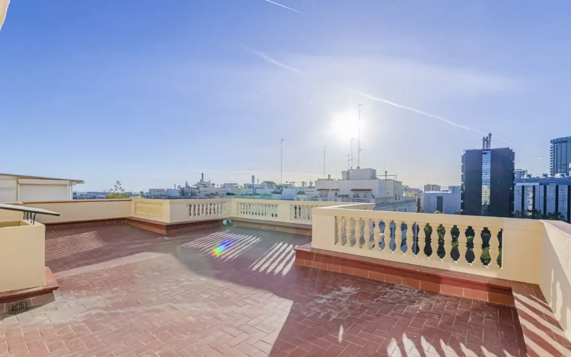 Пентхаус з терасами в Лес-Кортс, Барселона, 200 кв.м.