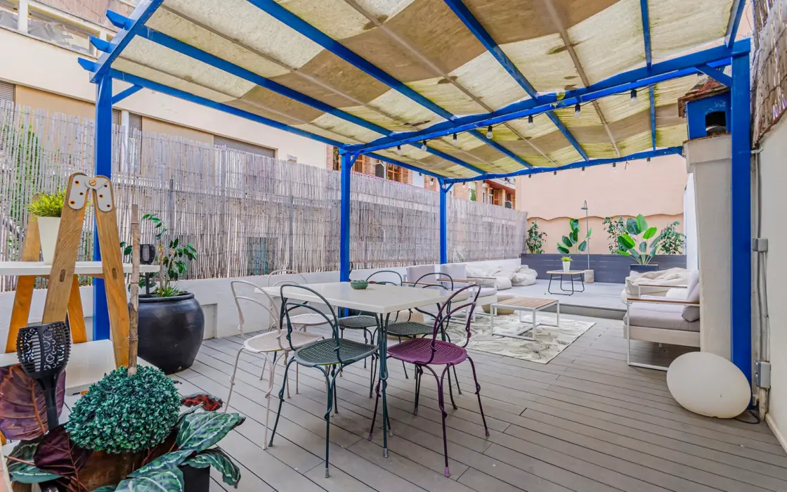 Елегантна квартира з терасою в Барселоні 137 кв.м