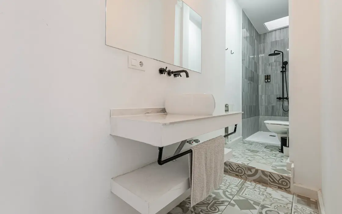 Елегантна квартира з терасою в Барселоні 137 кв.м