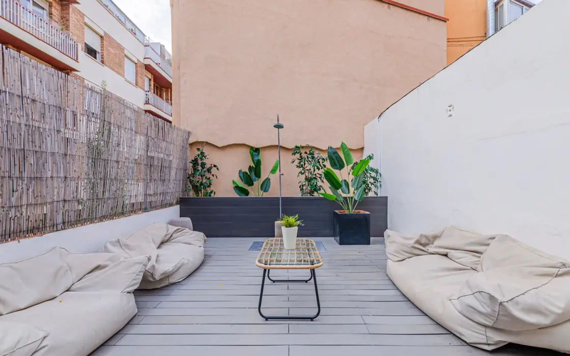 Елегантна квартира з терасою в Барселоні 137 кв.м