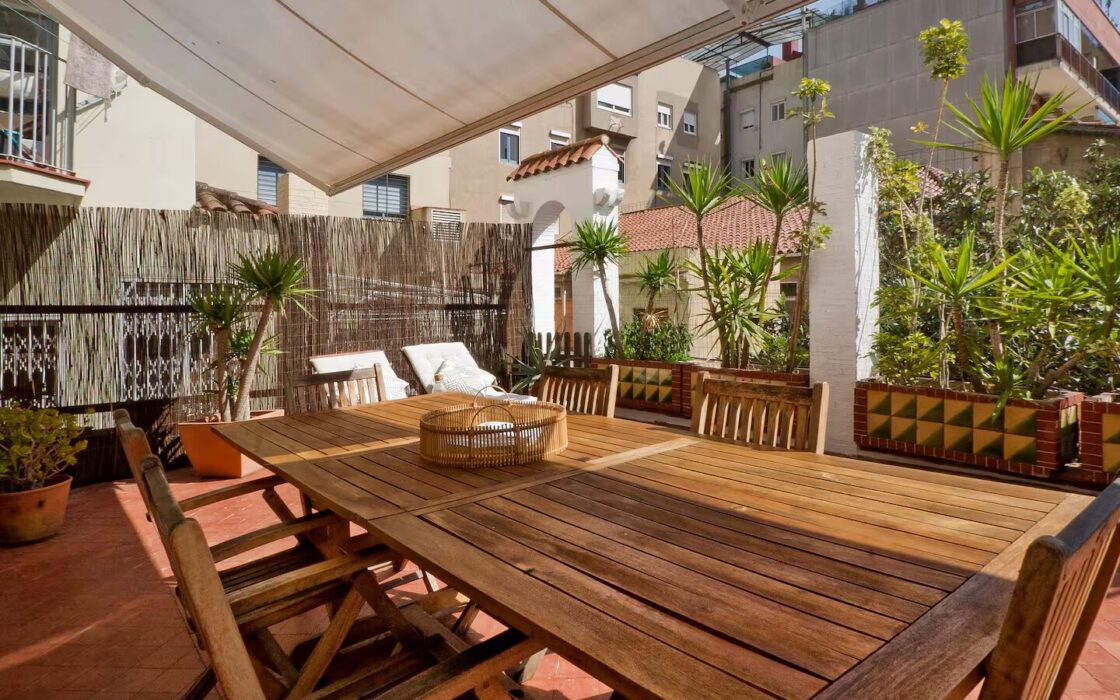 Елегантна квартира з терасою в центрі Барселони 4 кімнати