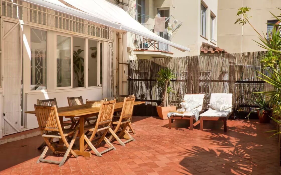 Елегантна квартира з терасою в центрі Барселони 4 кімнати