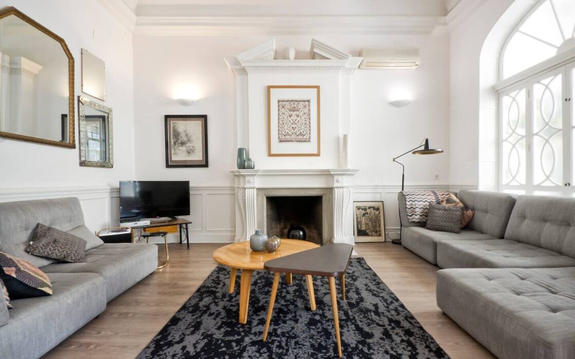 Елегантна квартира з терасою в центрі Барселони 4 кімнати