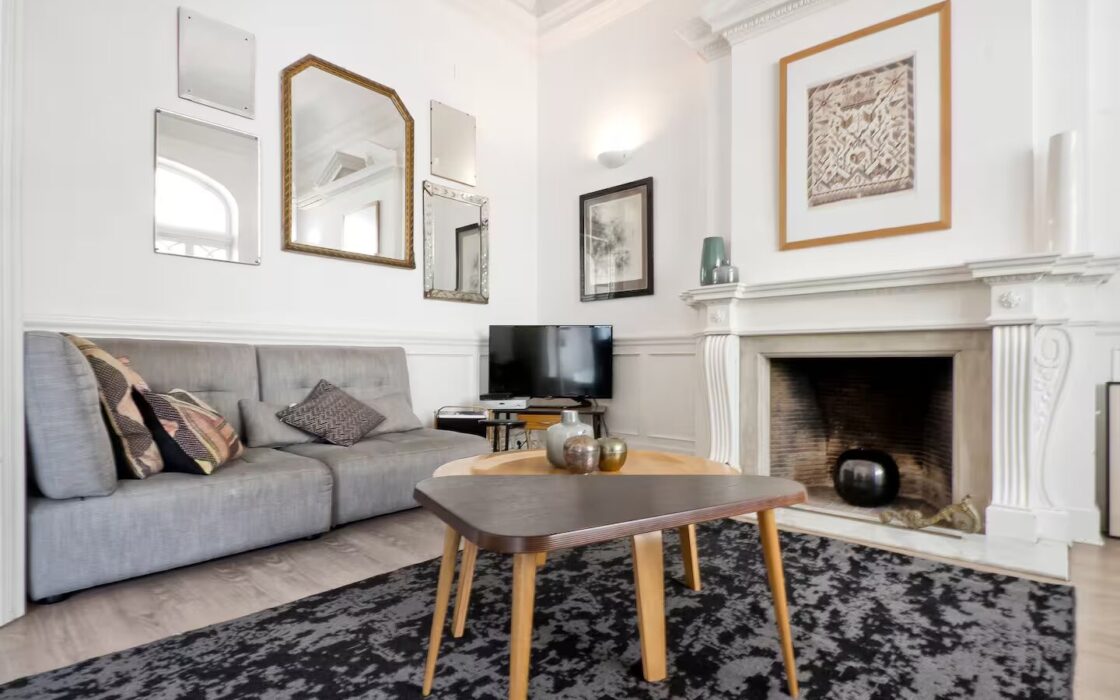 Елегантна квартира з терасою в центрі Барселони 4 кімнати