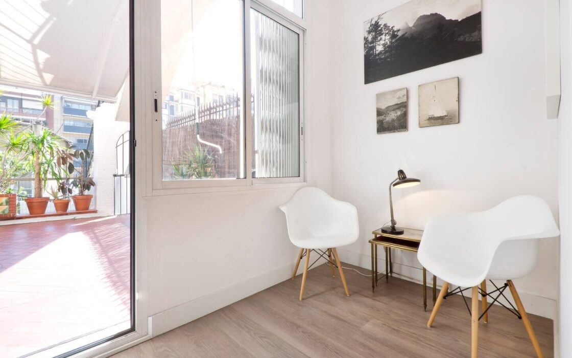 Елегантна квартира з терасою в центрі Барселони 4 кімнати