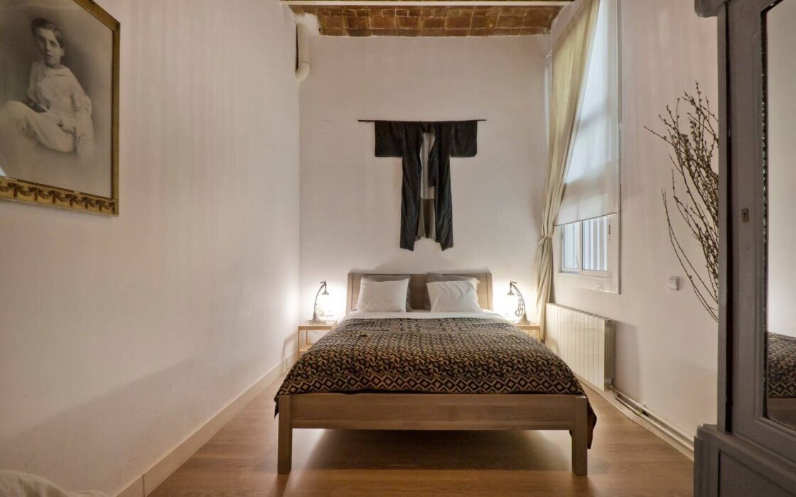 Елегантна квартира з терасою в центрі Барселони 4 кімнати