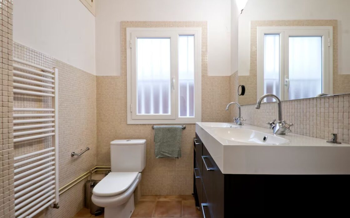 Елегантна квартира з терасою в центрі Барселони 4 кімнати