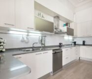 Елегантна квартира з терасою в центрі Барселони 4 кімнати