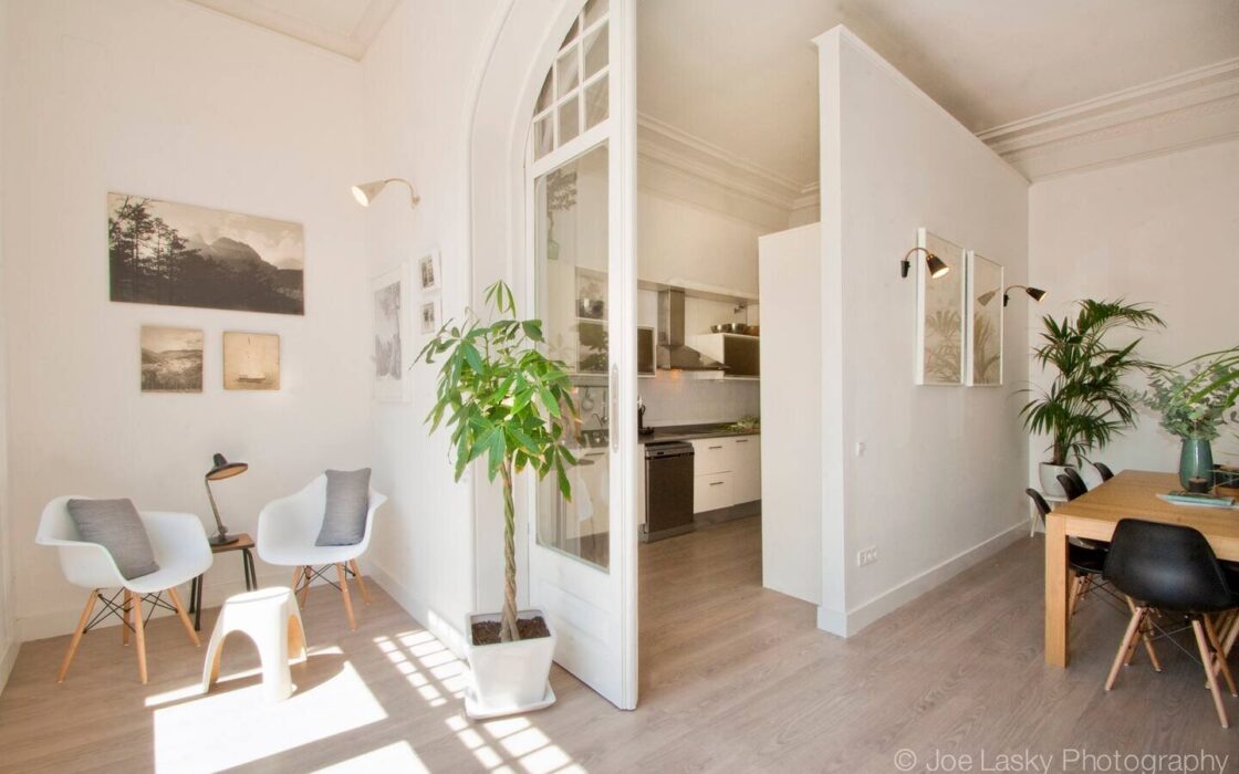 Елегантна квартира з терасою в центрі Барселони 4 кімнати