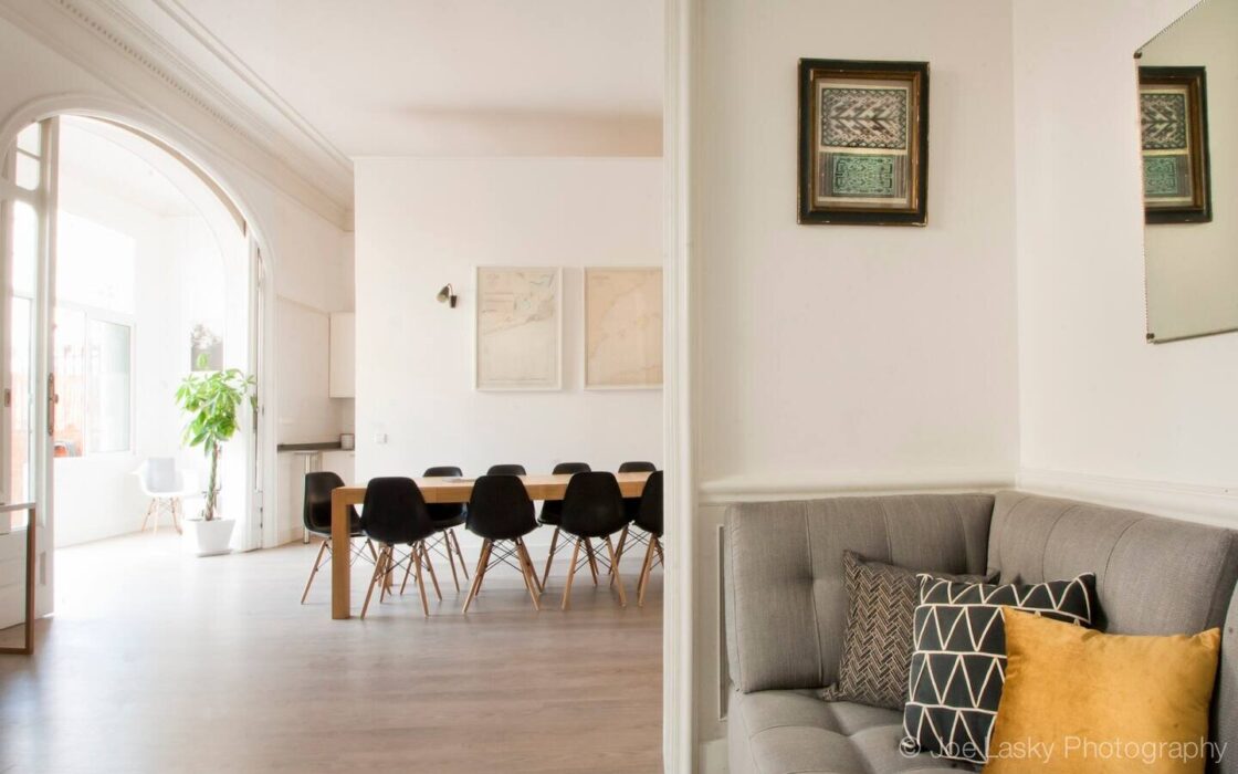 Елегантна квартира з терасою в центрі Барселони 4 кімнати