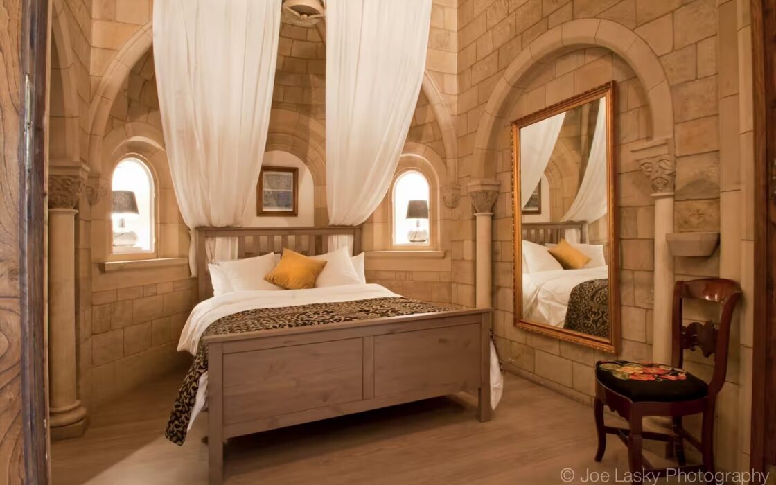 Елегантна квартира з терасою в центрі Барселони 4 кімнати