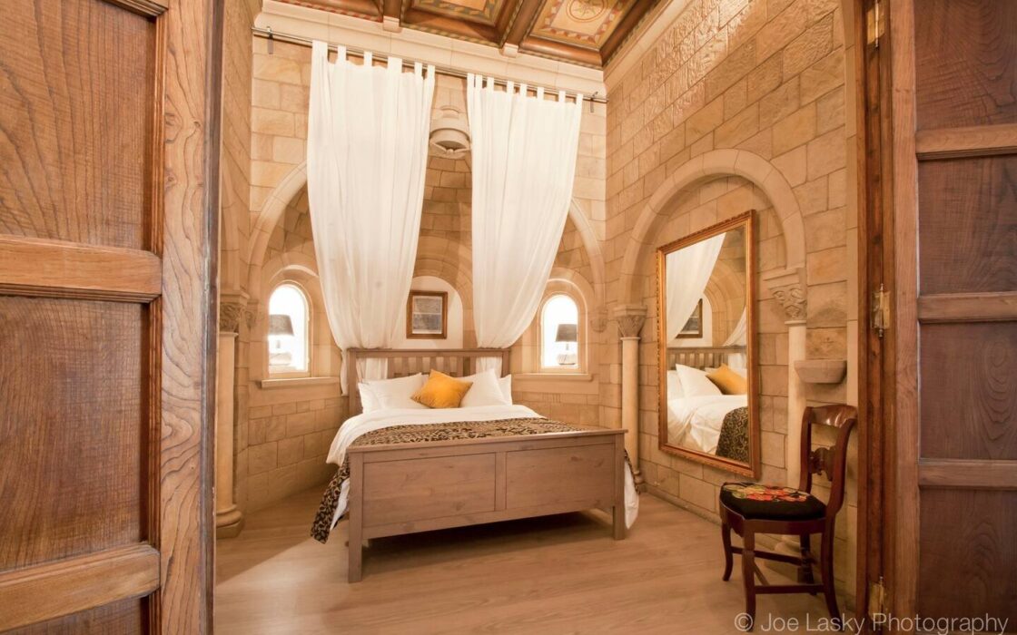 Елегантна квартира з терасою в центрі Барселони 4 кімнати