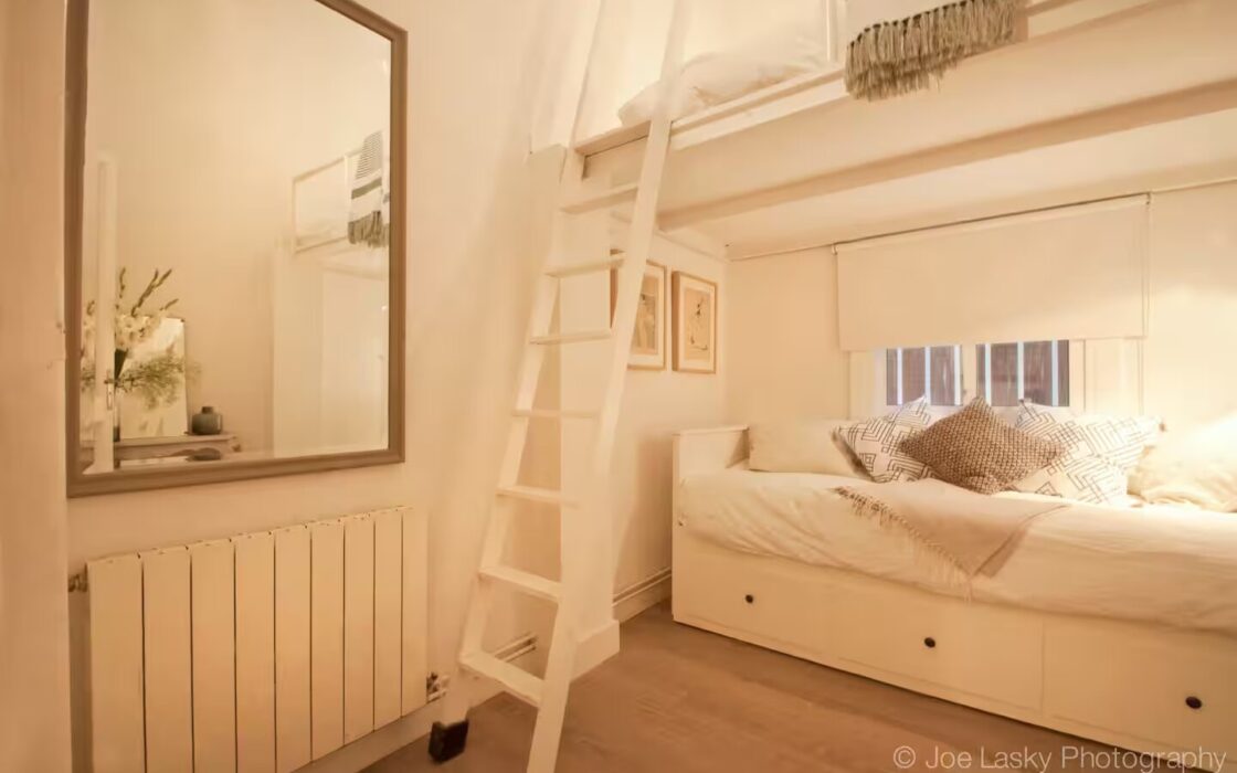 Елегантна квартира з терасою в центрі Барселони 4 кімнати