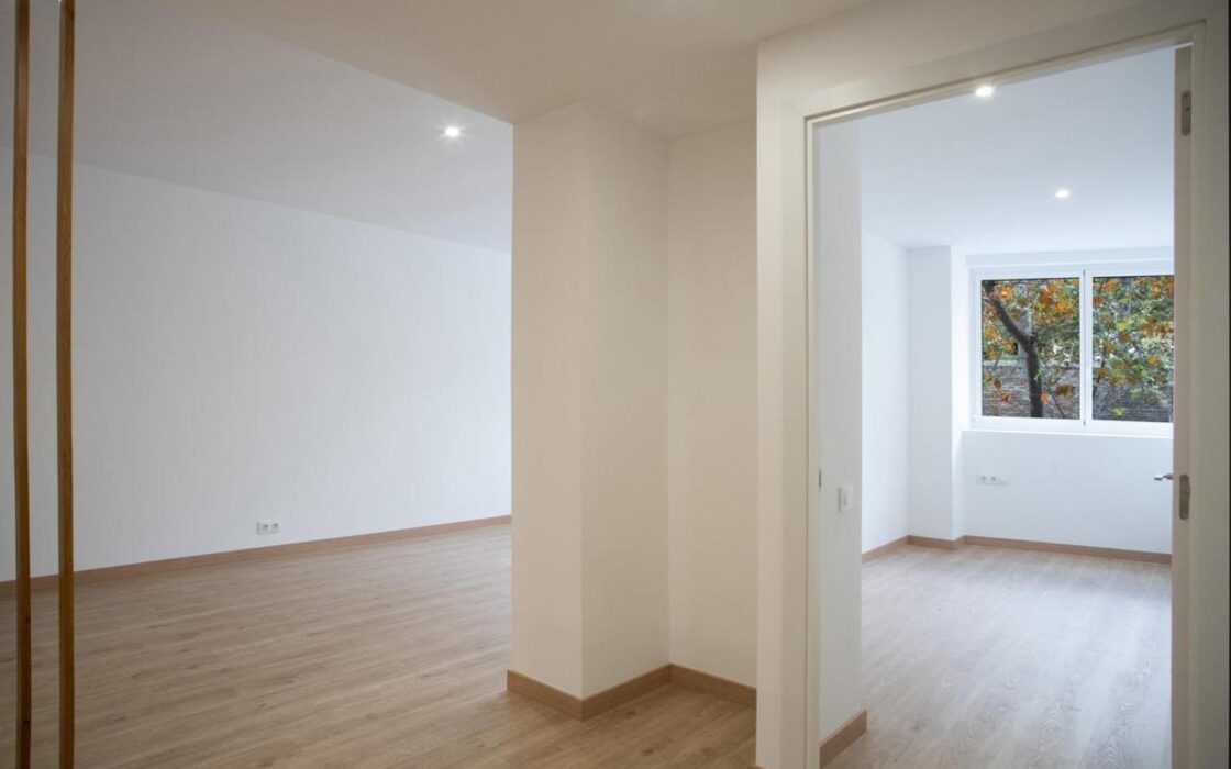 Стильная квартира у моря в Барселоне, 2 спальни, после реновации