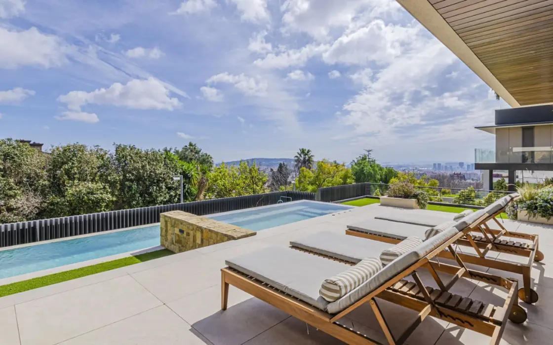 Элитная вилла с панорамным видом в Педральбесе, Барселона