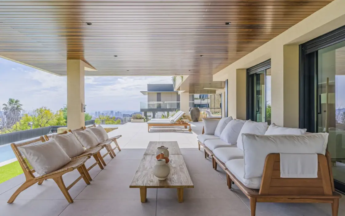 Элитная вилла с панорамным видом в Педральбесе, Барселона