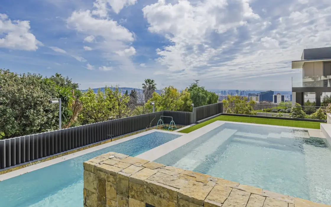 Элитная вилла с панорамным видом в Педральбесе, Барселона