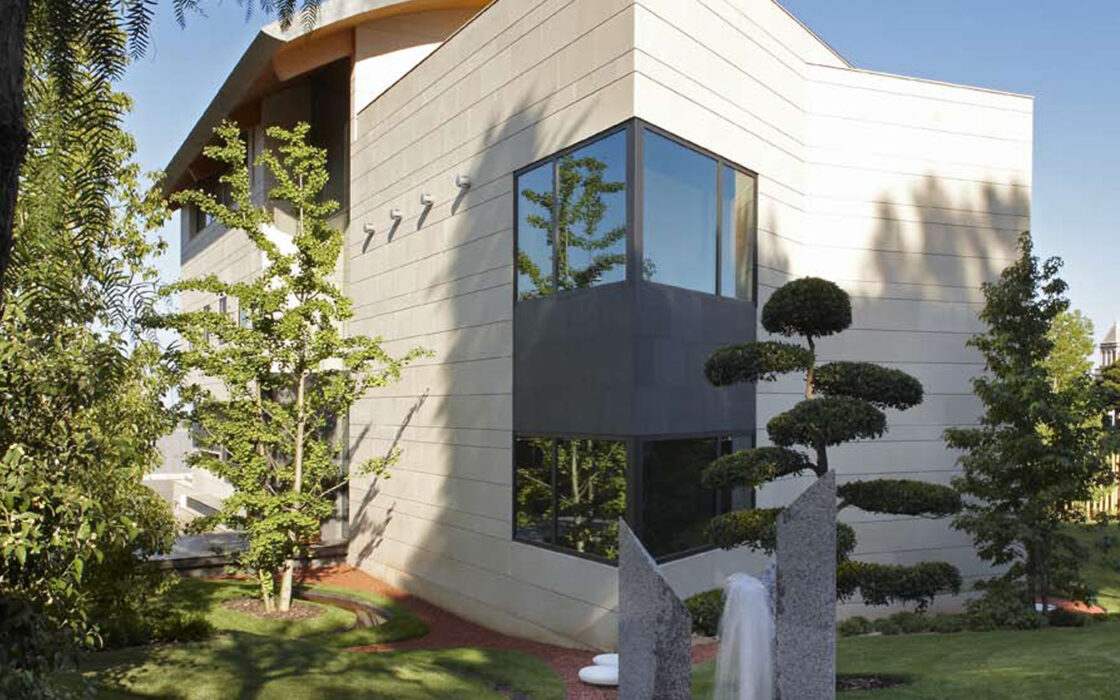 Престижна вілла в Педральбесі з терасою та панорамним видом