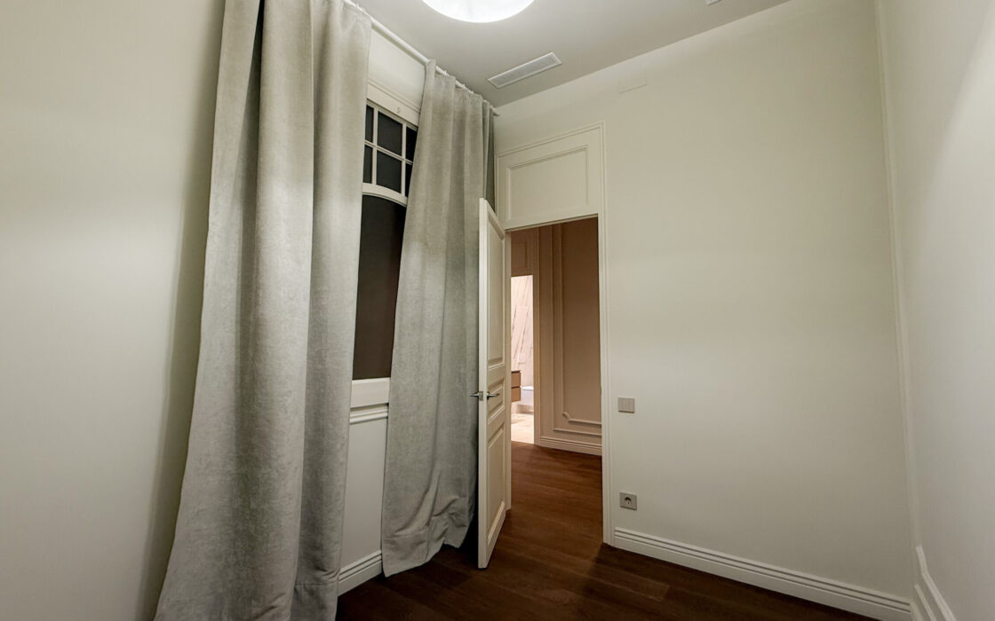 Элитная 4-комнатная квартира в Эшампле, Барселона с террасой