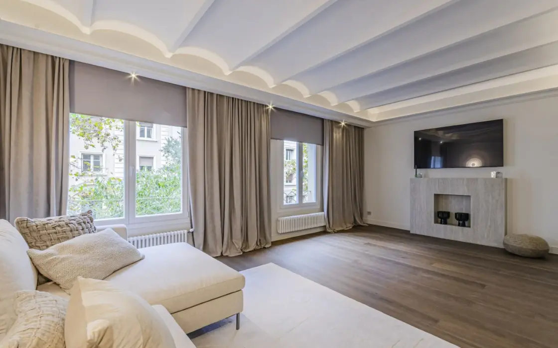 Елегантна квартира 160 кв.м з італійським оздобленням у Барселоні