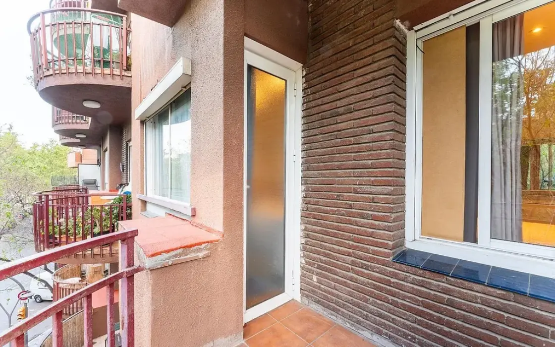 Світла квартира 95 кв.м з терасою в Барселоні Ейшампле