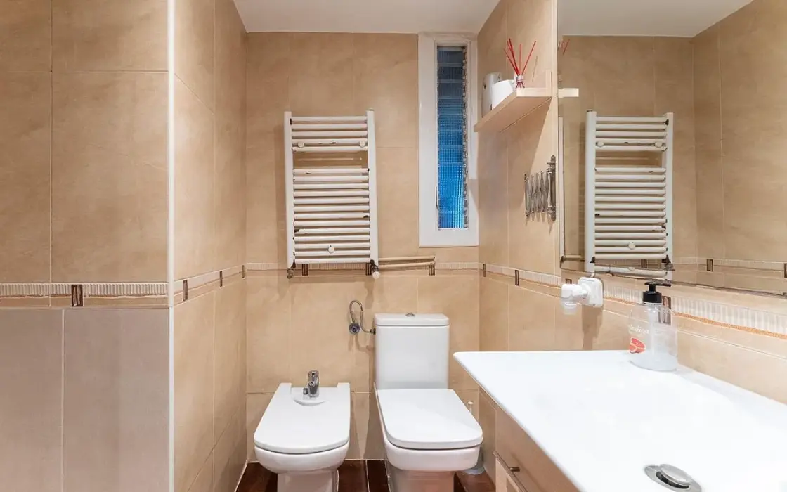 Світла квартира 95 кв.м з терасою в Барселоні Ейшампле