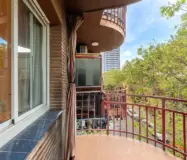 Світла квартира 95 кв.м з терасою в Барселоні Ейшампле