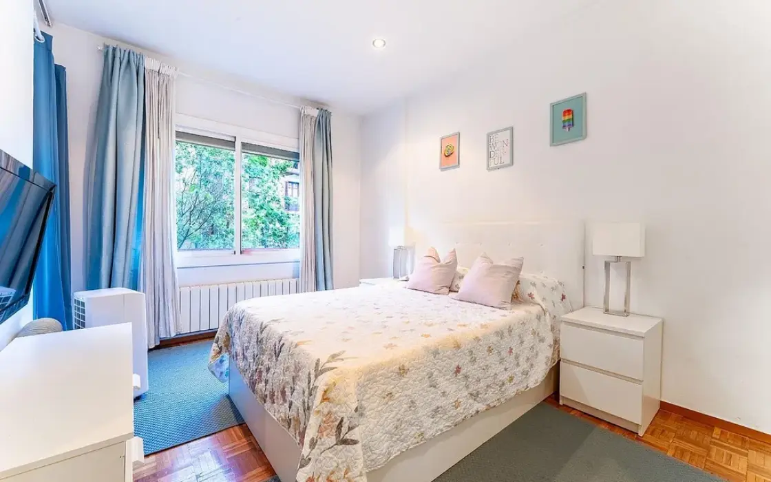 Світла квартира 95 кв.м з терасою в Барселоні Ейшампле