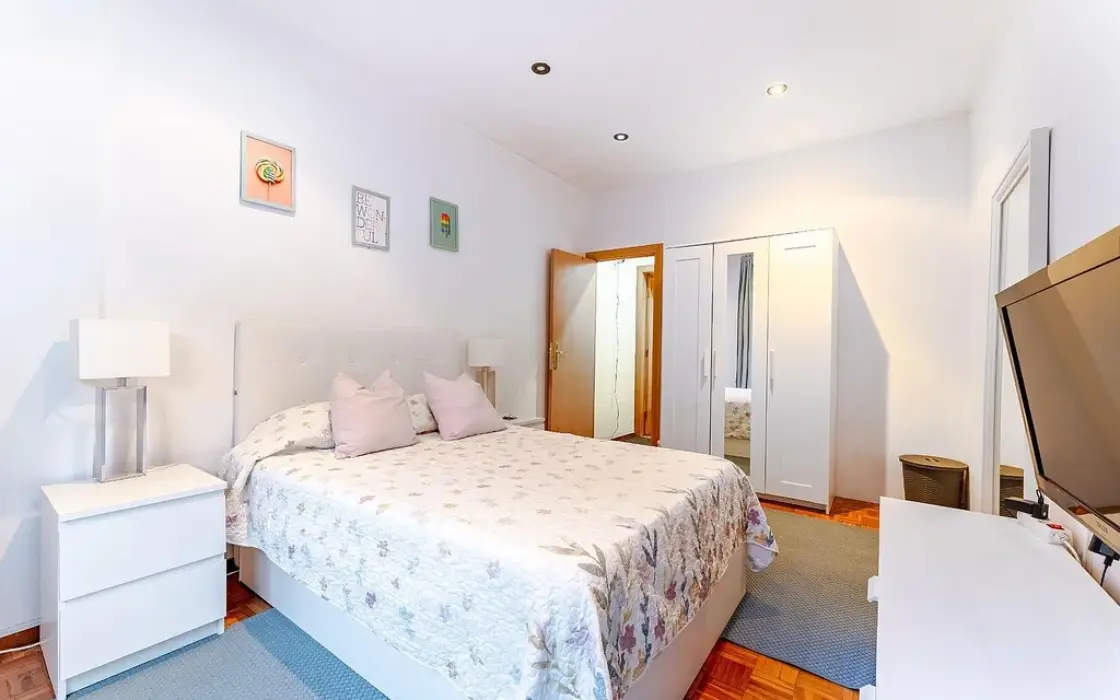 Світла квартира 95 кв.м з терасою в Барселоні Ейшампле