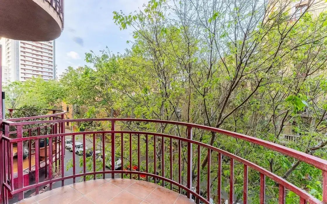 Світла квартира 95 кв.м з терасою в Барселоні Ейшампле