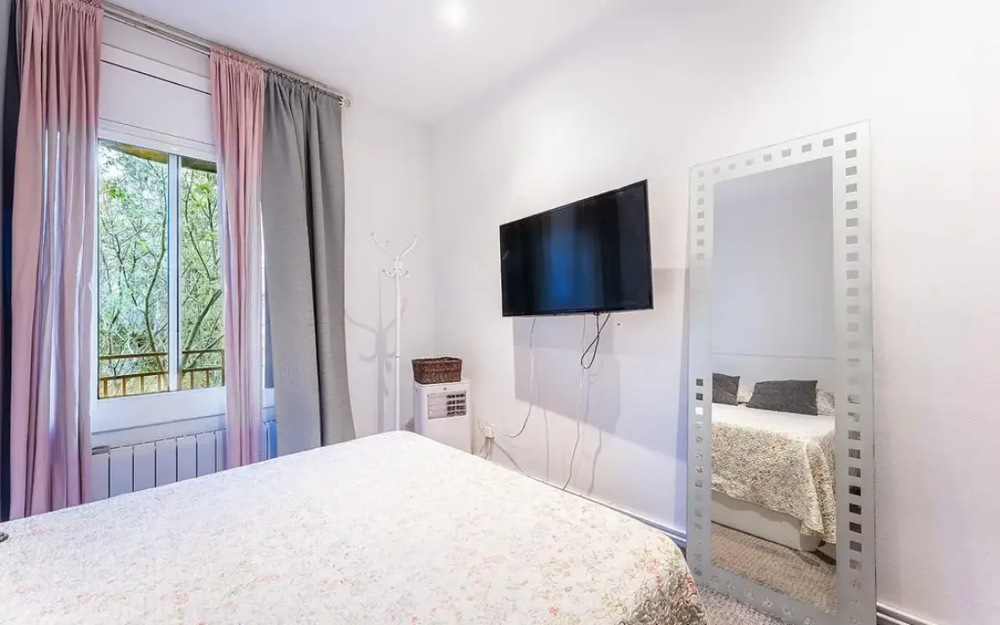 Світла квартира 95 кв.м з терасою в Барселоні Ейшампле